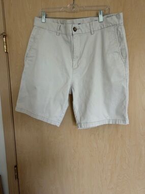 Old Navy Men's Flat-Front Khaki Shorts